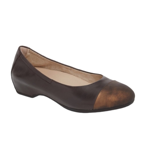 Dansko Lisanne Chocolate Burnished Nubuck Hidden Wedge Flat - Picture 1 of 8